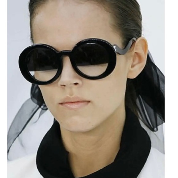 RARE HARD FIND. Authentic Chanel 5018 half tint. Only 500 made, mint!
#BC2832605 - Picture 2 of 14